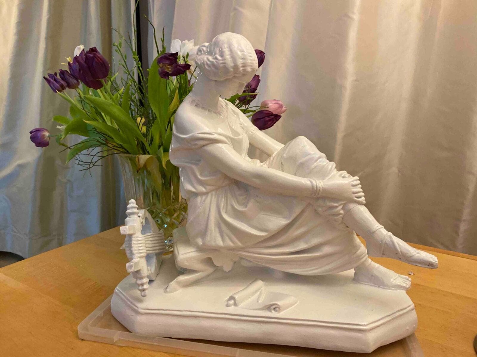Figur Frau Jugendstil weiß