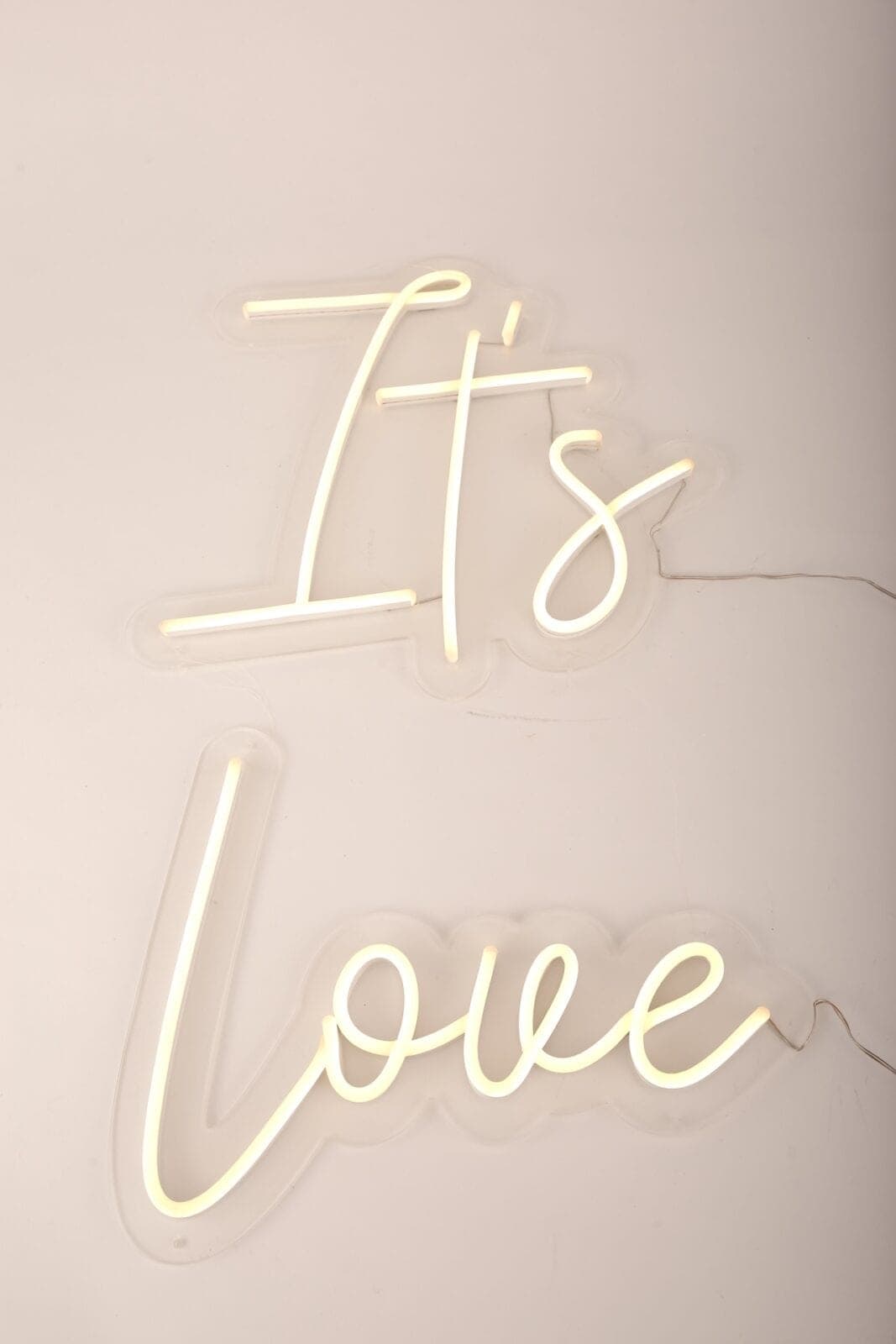 LED Leuchtschild Neon „It’s Love“