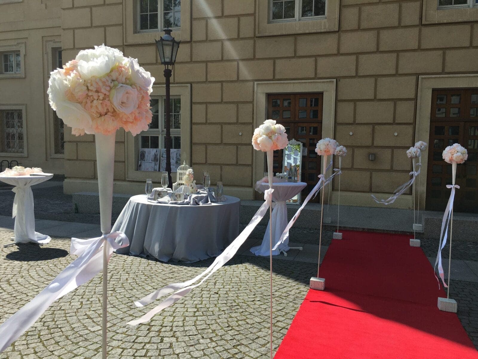 Bäumchen aus Rosen weiß rosa Trauung – Foto 5