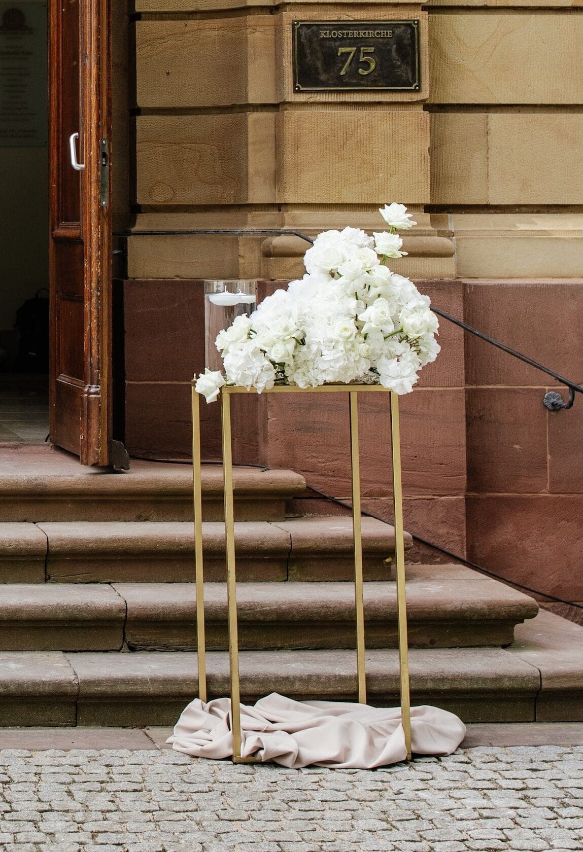 5 Säulen Hintergrund gold – Foto 2