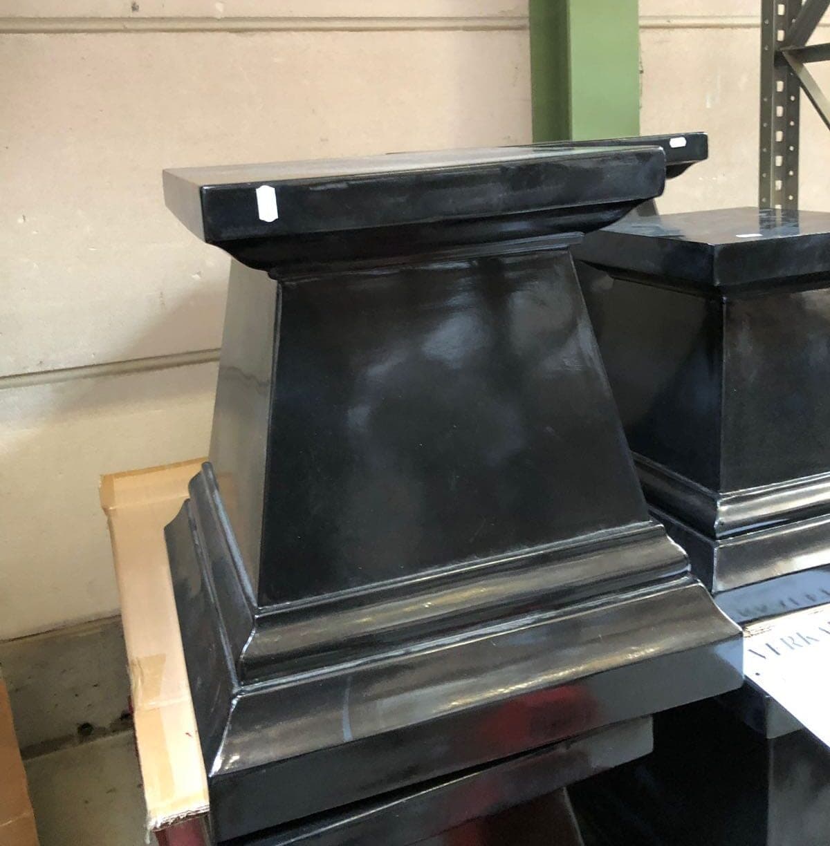 Podest schwarz