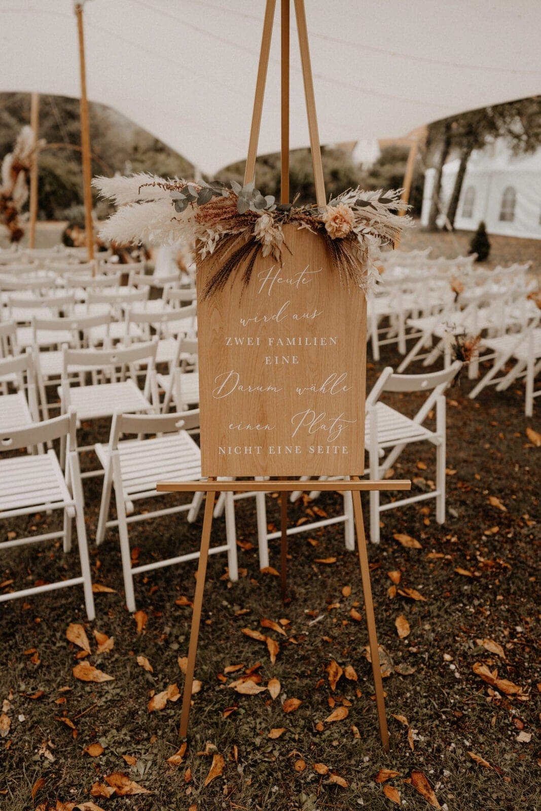 Schild: „Heute wird aus 2 Familien 1“ Holz – Foto 2