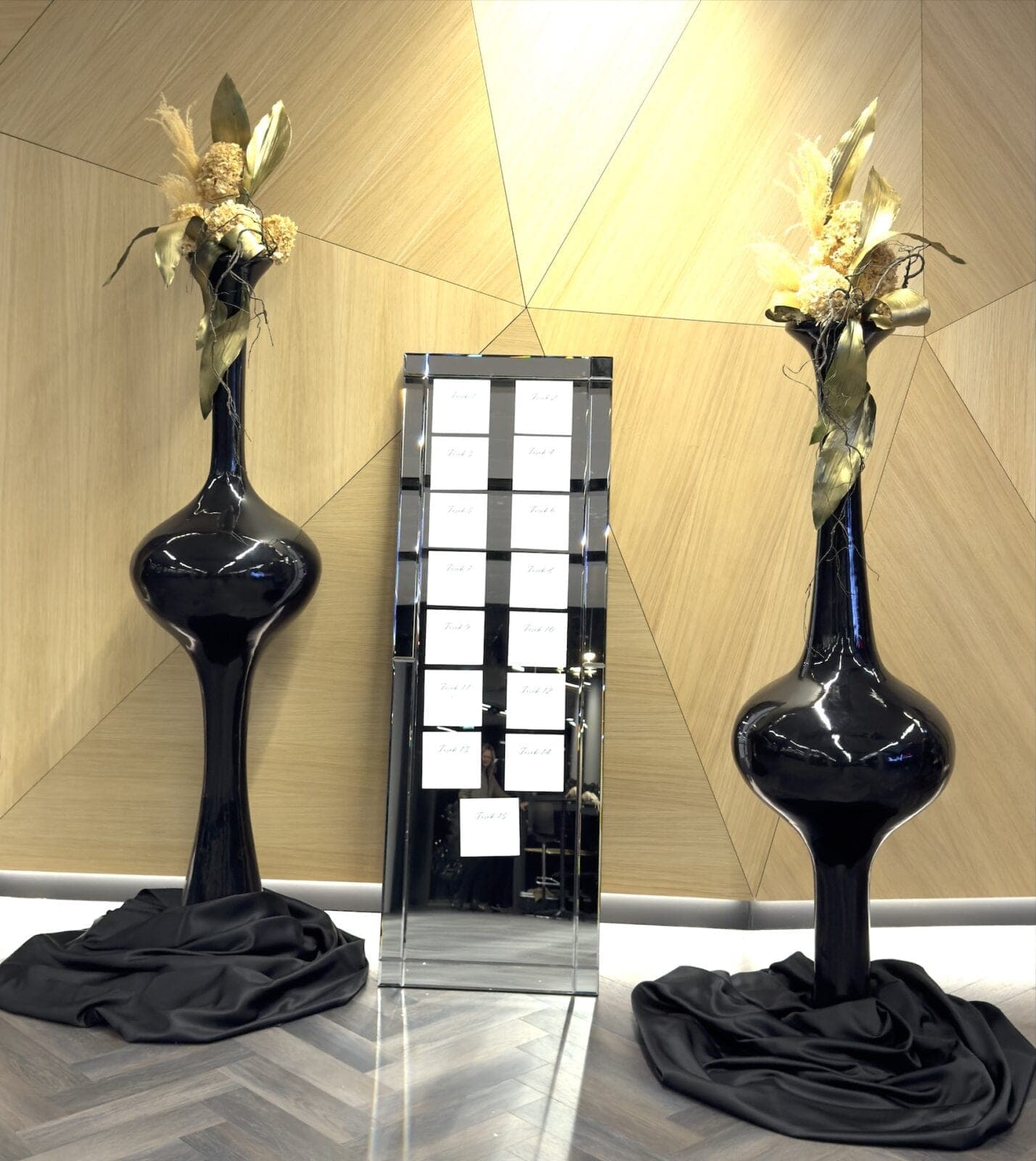 Schwarze Vase riesig