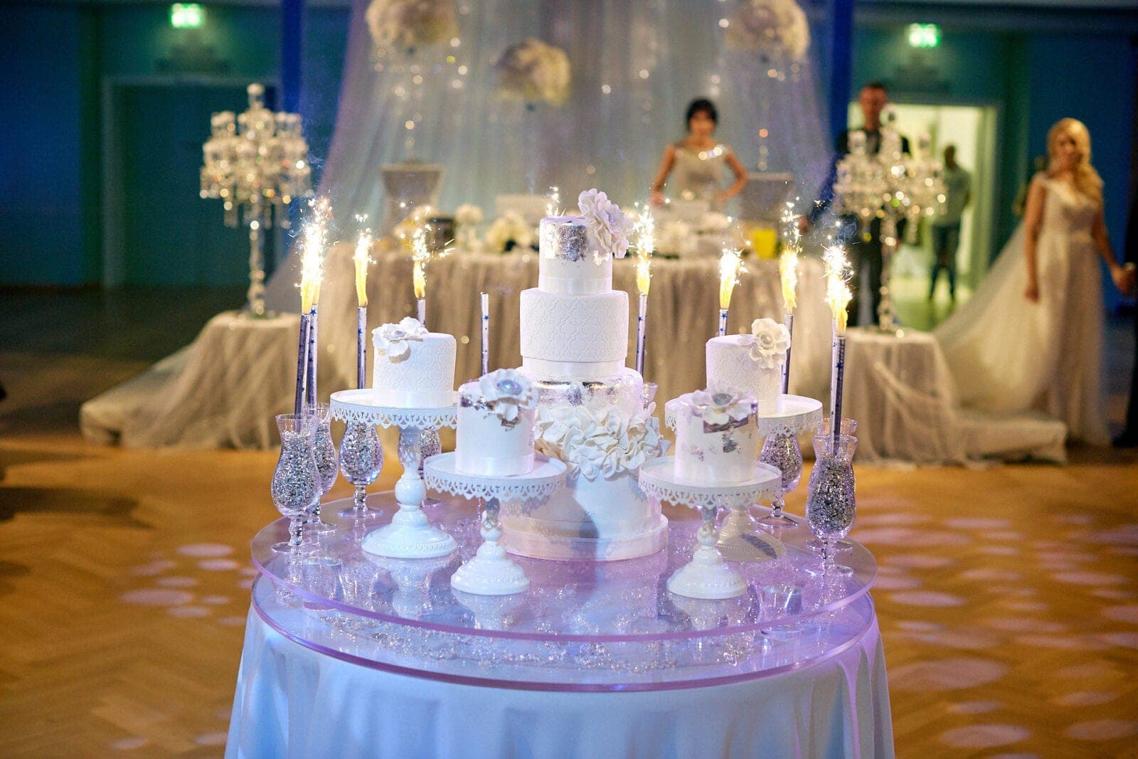 Tortentisch Tisch Hochzeitstorte fahrbar, befüllbare Acrylplatte Transparent