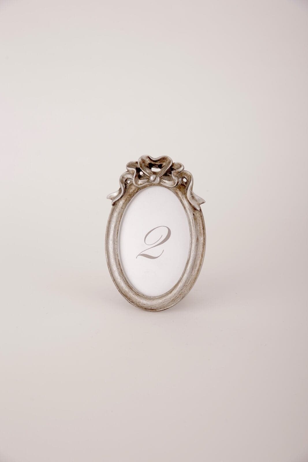 Tischnummer Schleife oval hoch silber – 19,5 cm